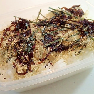 お弁当　2種昆布と刻み海苔とゆかりのご飯